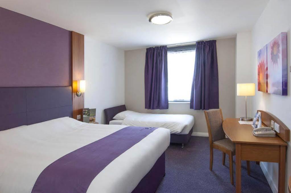 Premier Inn Brentwood Exterior photo