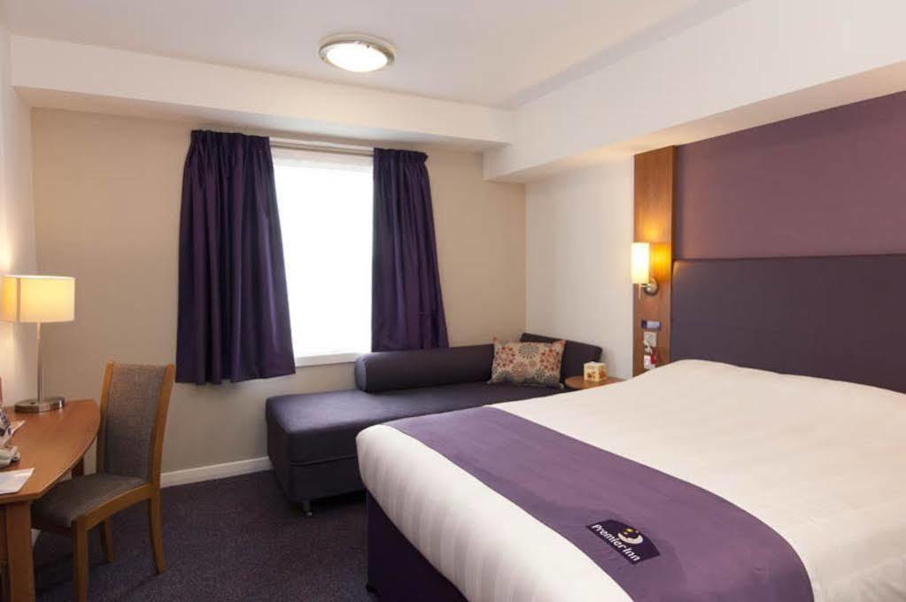 Premier Inn Brentwood Exterior photo