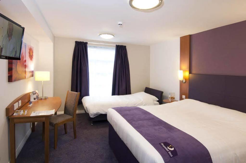 Premier Inn Brentwood Exterior photo